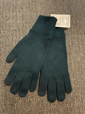 NWT Lululemon Warm Revelation Gloves  - small
